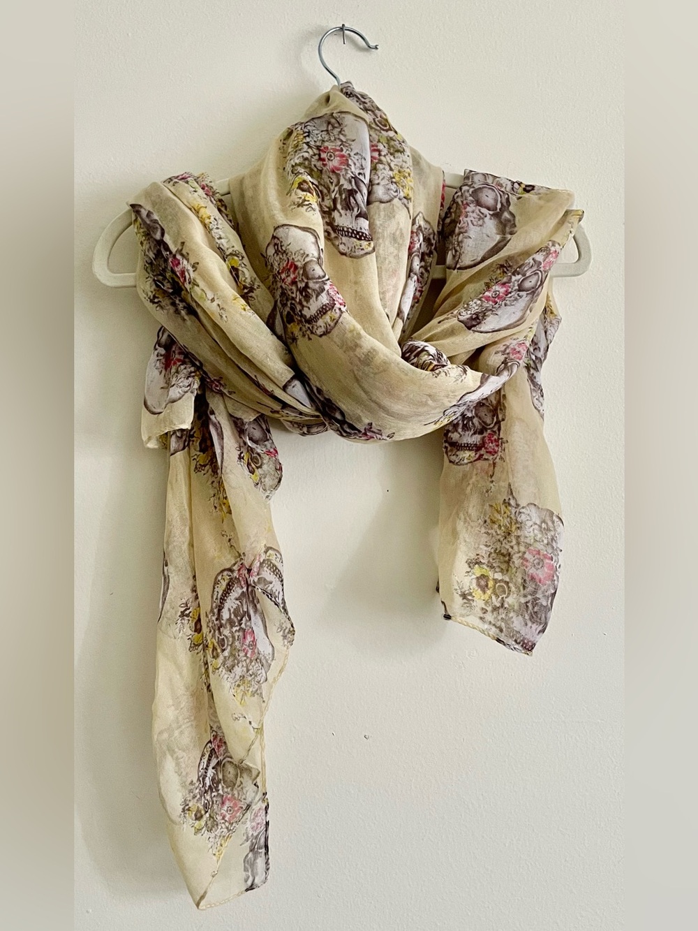 💀 NWOT ASOS Beige Floral Skull Print Scarf 💀